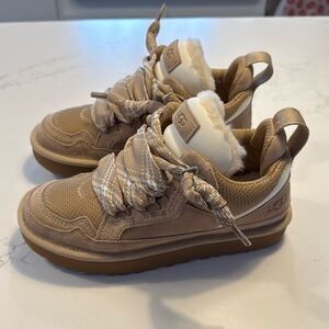 UGG Lowmel Sneaker size 5